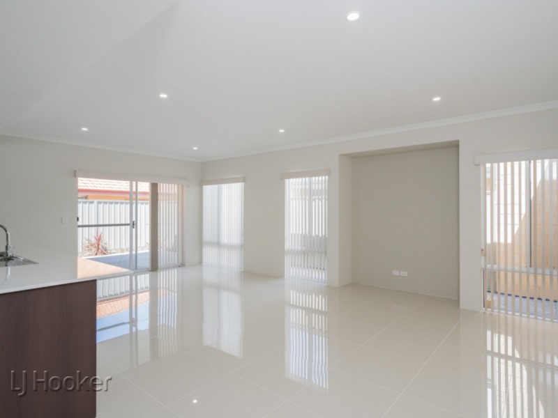 120D Thomas Street, Queens Park WA 6107