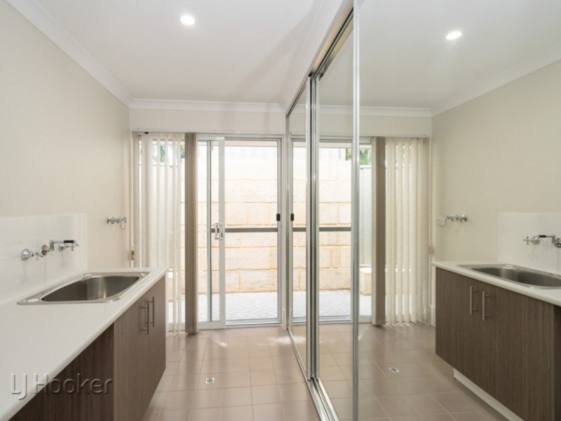 120D Thomas Street, Queens Park WA 6107