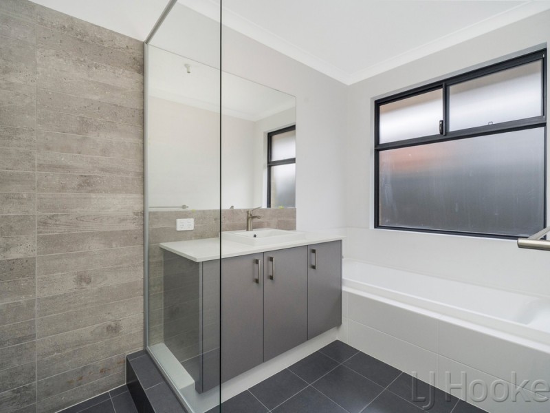 71 Denmark Loop, South Guildford WA 6055
