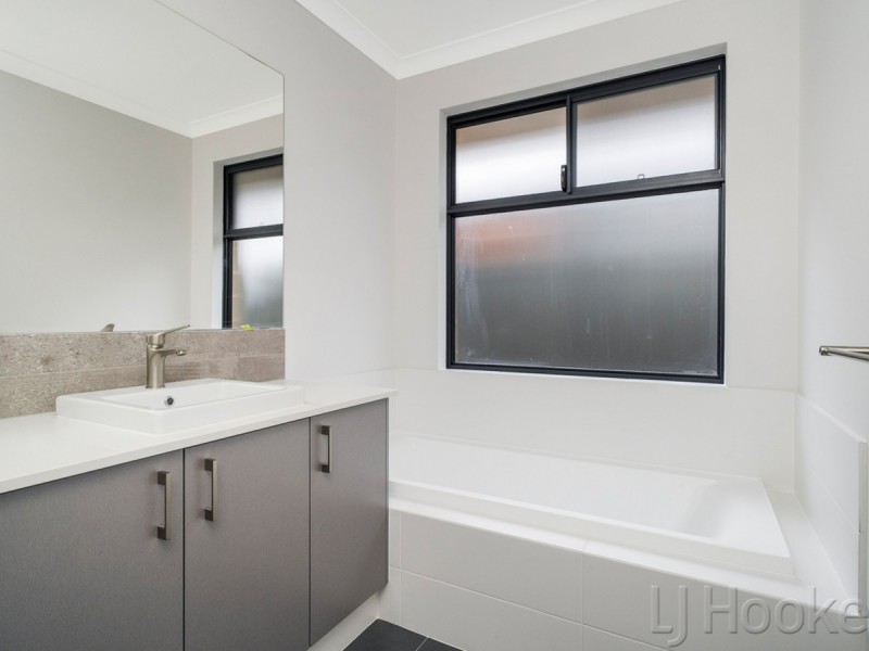 71 Denmark Loop, South Guildford WA 6055