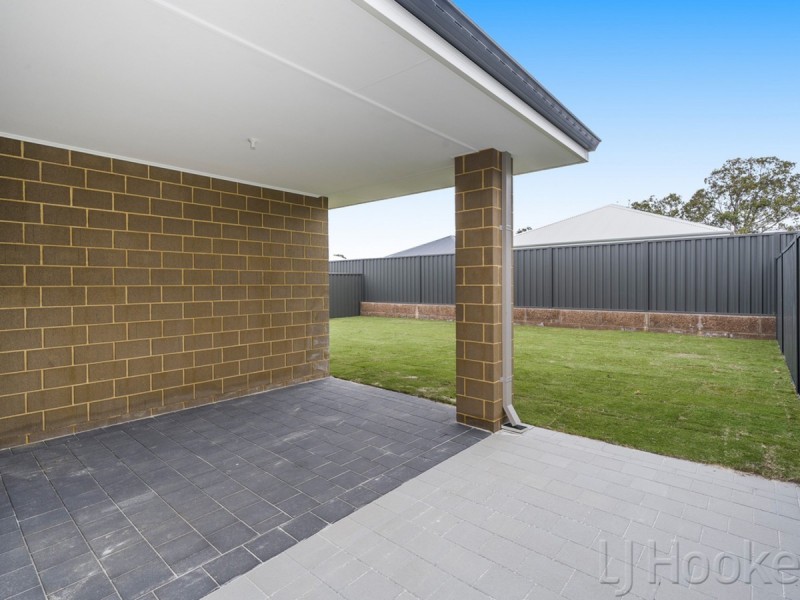 71 Denmark Loop, South Guildford WA 6055