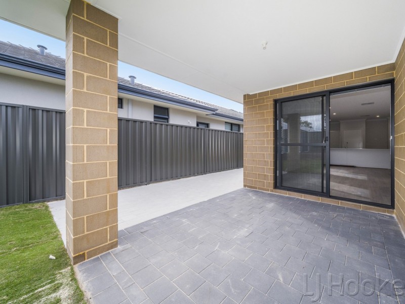 71 Denmark Loop, South Guildford WA 6055