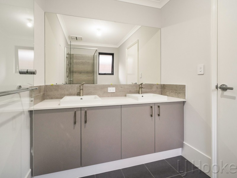 71 Denmark Loop, South Guildford WA 6055