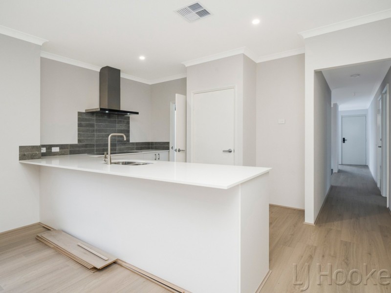 71 Denmark Loop, South Guildford WA 6055