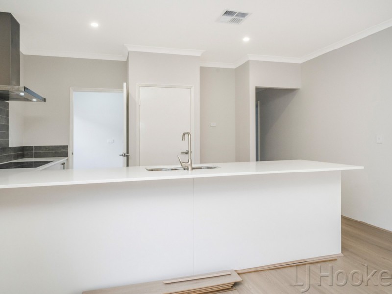 71 Denmark Loop, South Guildford WA 6055