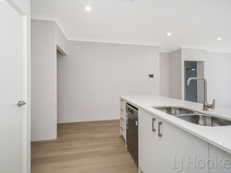 71 Denmark Loop, South Guildford WA 6055