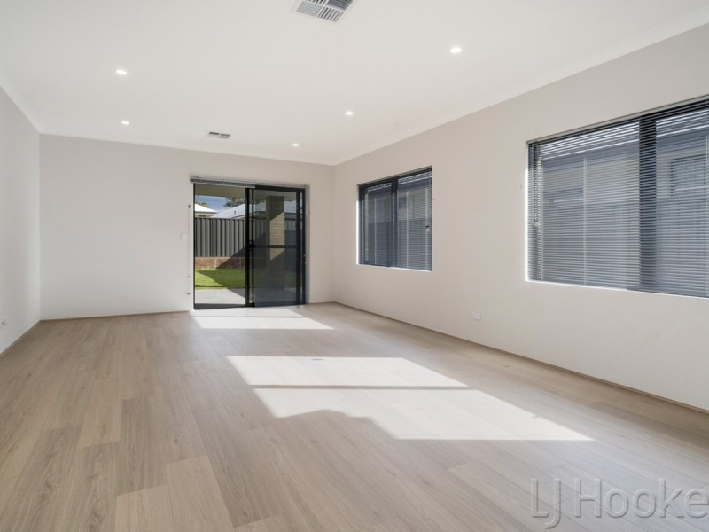 71 Denmark Loop, South Guildford WA 6055