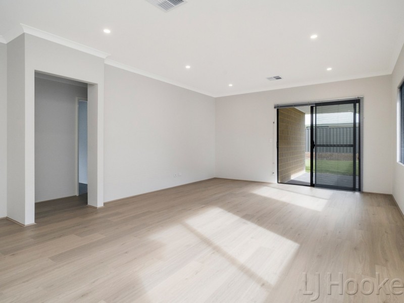 71 Denmark Loop, South Guildford WA 6055