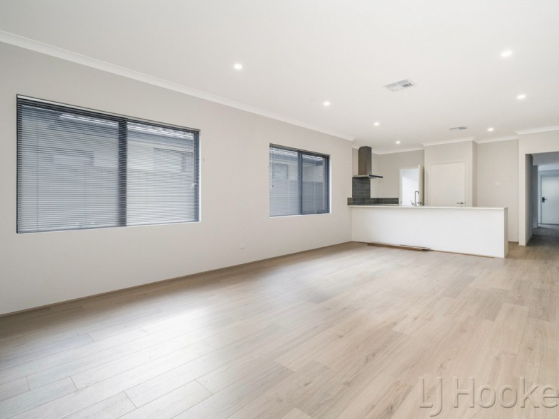 71 Denmark Loop, South Guildford WA 6055