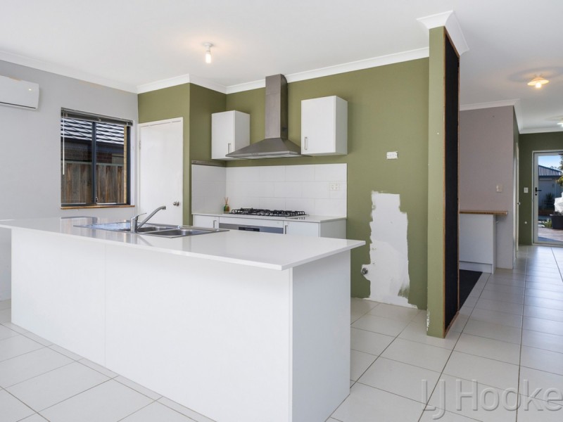 8 Tilbrook Rise, Ellenbrook WA 6069