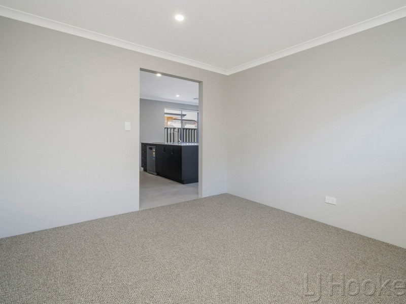 41 Arrowsmith Loop, South Guildford WA 6055