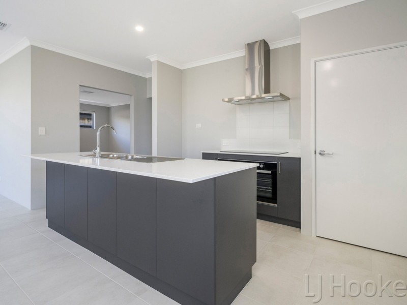 41 Arrowsmith Loop, South Guildford WA 6055