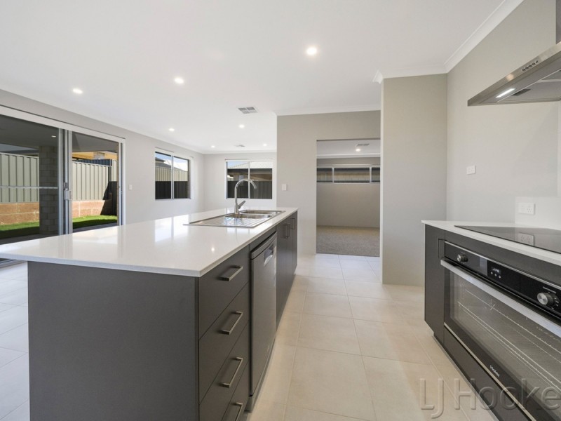 41 Arrowsmith Loop, South Guildford WA 6055