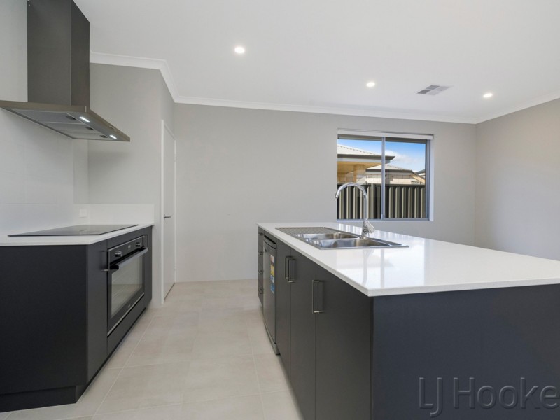 41 Arrowsmith Loop, South Guildford WA 6055