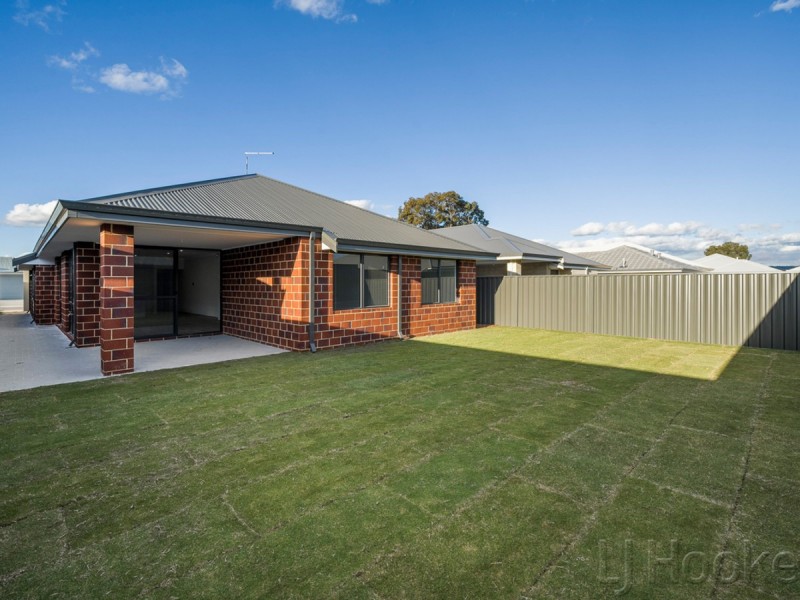 69 Denmark Loop, South Guildford WA 6055
