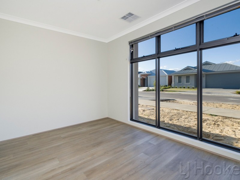69 Denmark Loop, South Guildford WA 6055