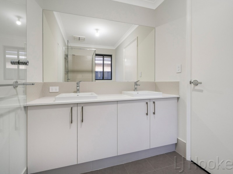 69 Denmark Loop, South Guildford WA 6055