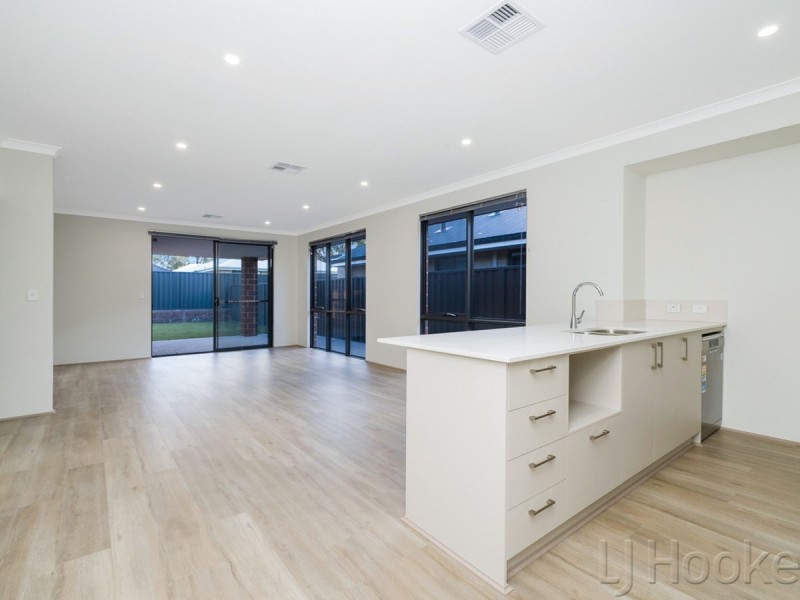 69 Denmark Loop, South Guildford WA 6055