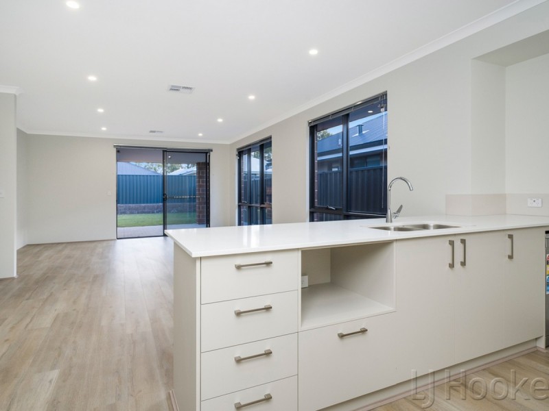 69 Denmark Loop, South Guildford WA 6055