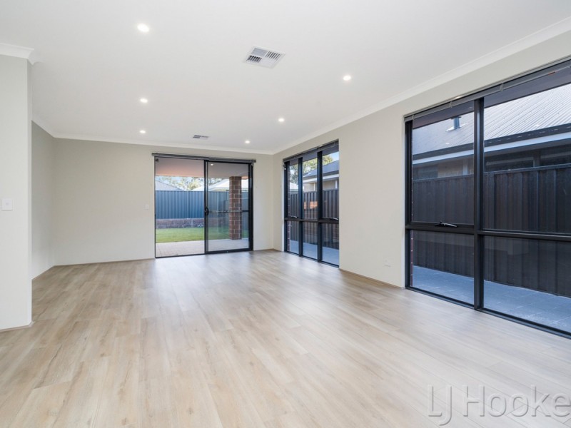 69 Denmark Loop, South Guildford WA 6055