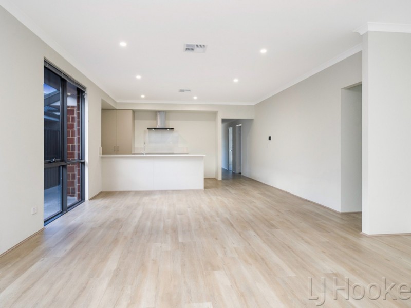 69 Denmark Loop, South Guildford WA 6055
