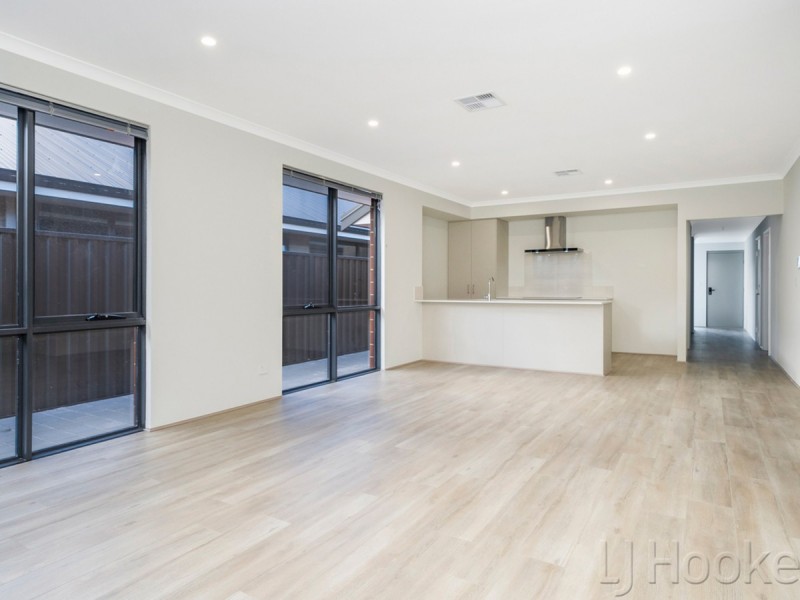 69 Denmark Loop, South Guildford WA 6055