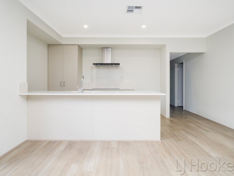 69 Denmark Loop, South Guildford WA 6055
