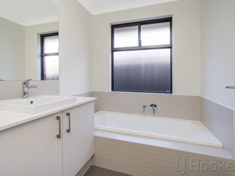 69 Denmark Loop, South Guildford WA 6055