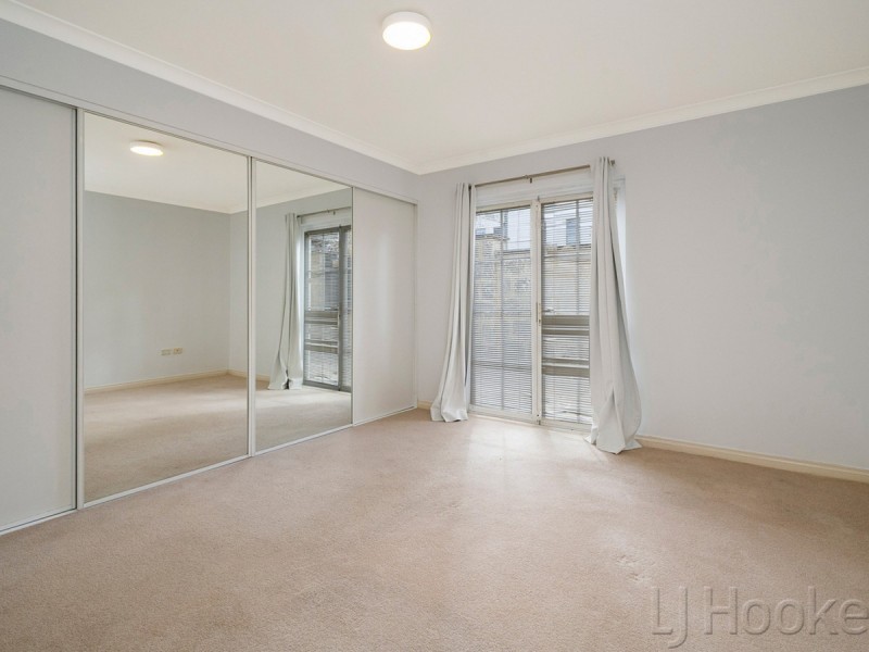 4/2 Henry Lawson Walk, East Perth WA 6004