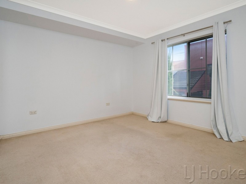4/2 Henry Lawson Walk, East Perth WA 6004