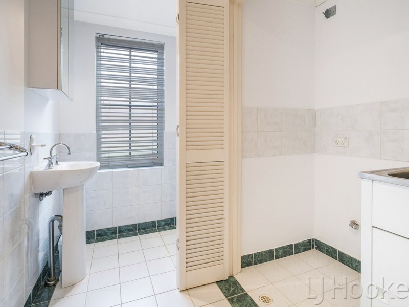 4/2 Henry Lawson Walk, East Perth WA 6004