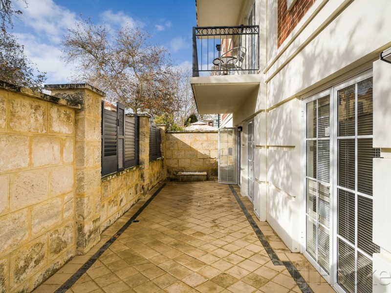 4/2 Henry Lawson Walk, East Perth WA 6004