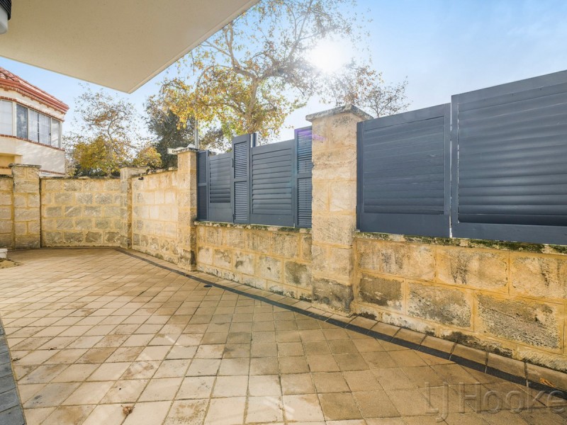 4/2 Henry Lawson Walk, East Perth WA 6004