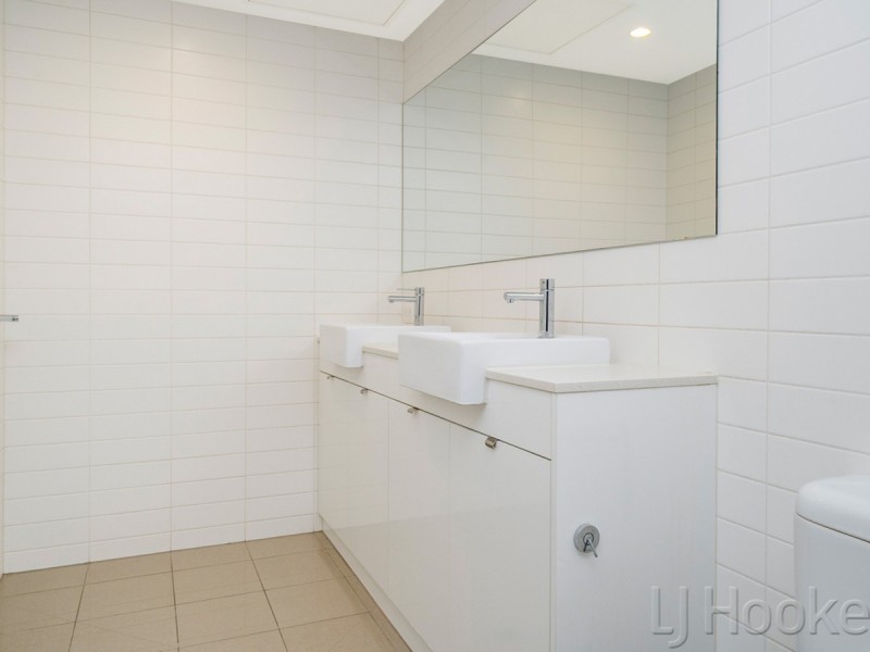 512/17 Malata Cresent, Success WA 6164