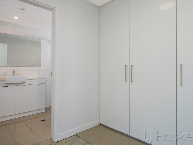 512/17 Malata Cresent, Success WA 6164