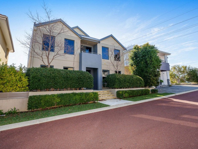 7 Plomarion Rise, Victoria Park WA 6100