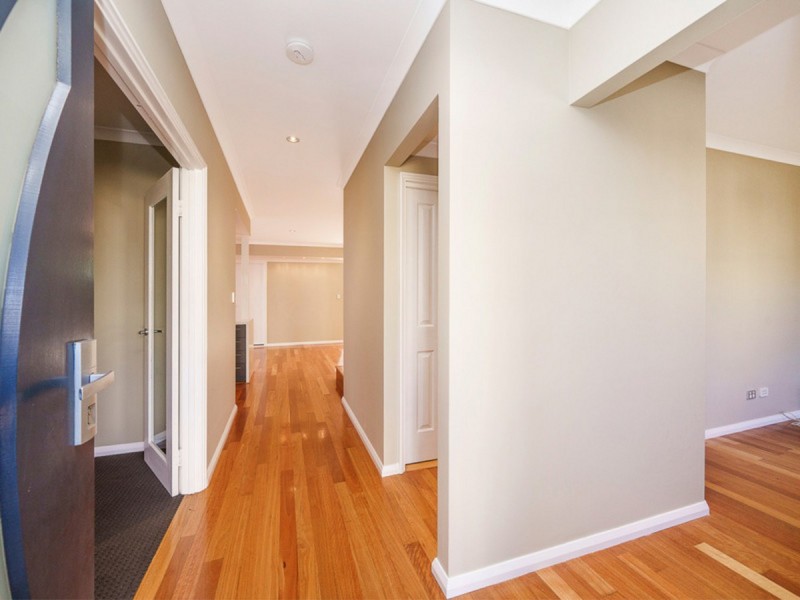 7 Plomarion Rise, Victoria Park WA 6100