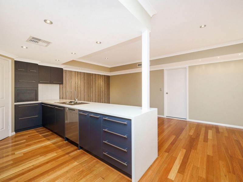 7 Plomarion Rise, Victoria Park WA 6100