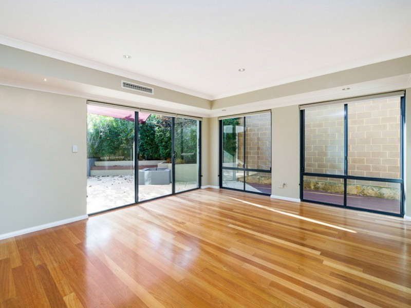 7 Plomarion Rise, Victoria Park WA 6100