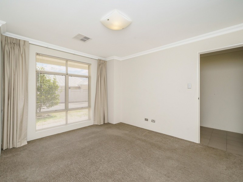 23/27 Barfield Road, Hammond Park WA 6164