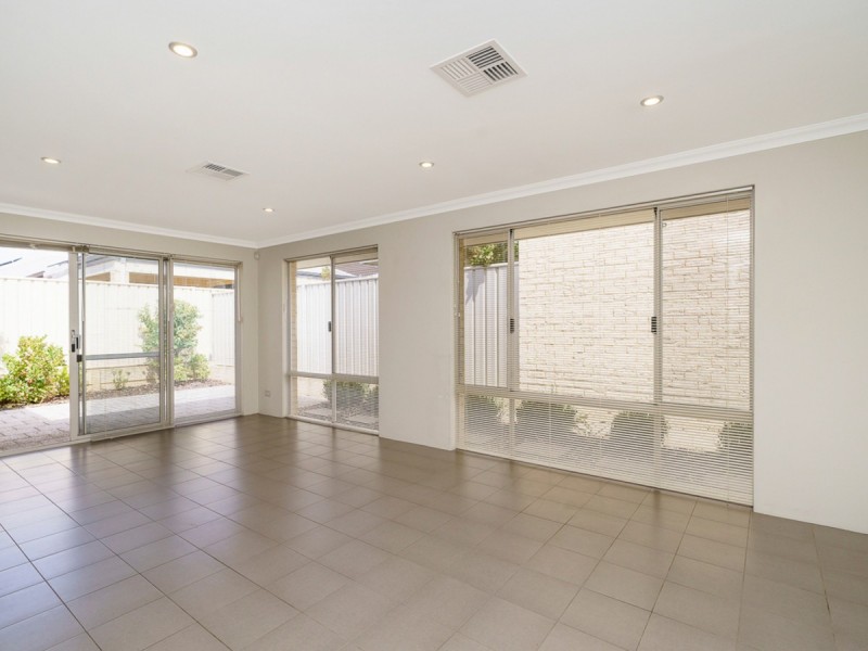 23/27 Barfield Road, Hammond Park WA 6164