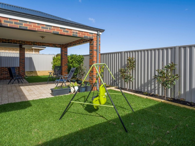 5 Criddle Way, Hammond Park WA 6164