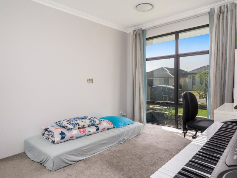 5 Criddle Way, Hammond Park WA 6164
