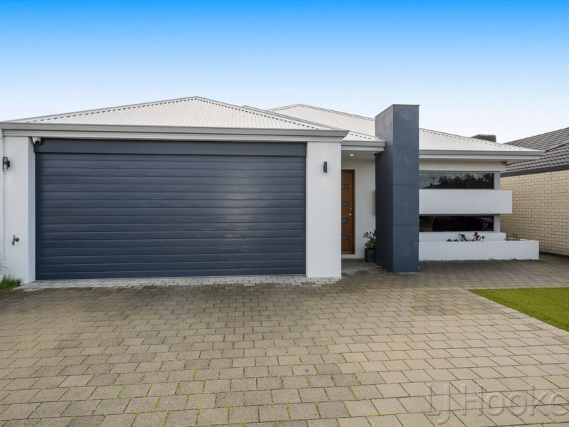 7 Topiary Avenue, Piara Waters WA 6112