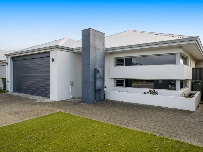 7 Topiary Avenue, Piara Waters WA 6112
