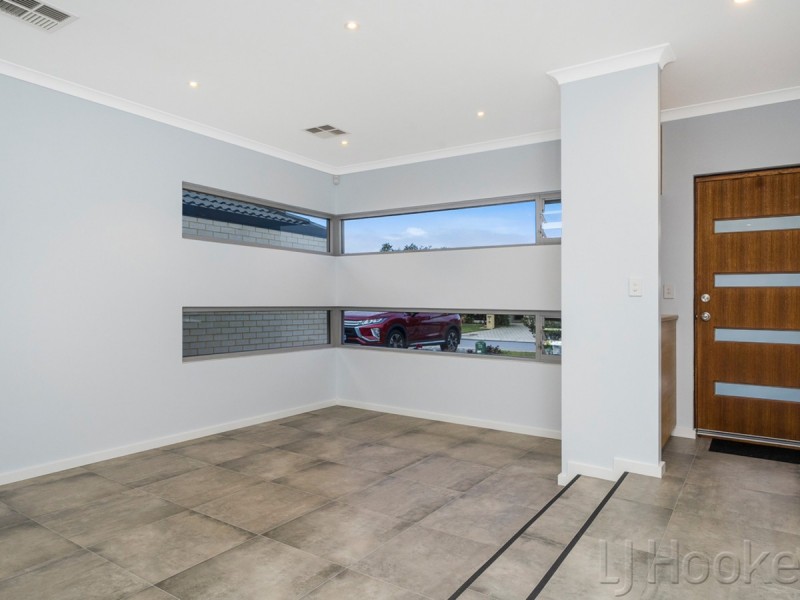 7 Topiary Avenue, Piara Waters WA 6112