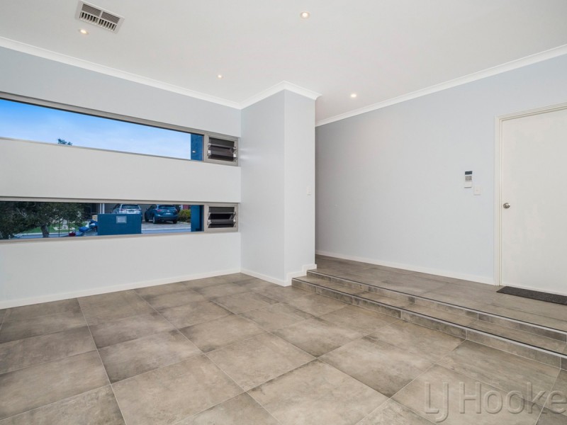 7 Topiary Avenue, Piara Waters WA 6112