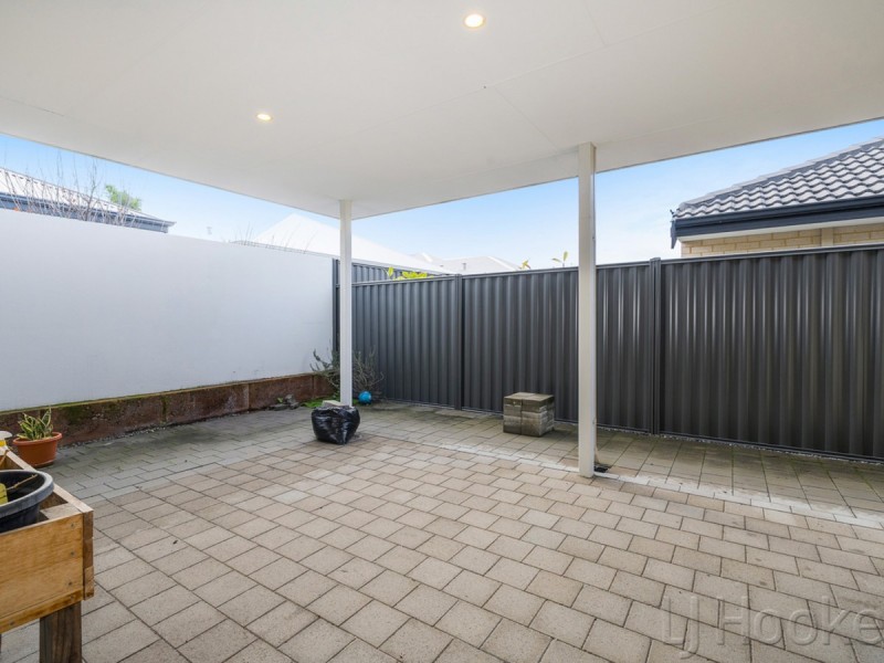 7 Topiary Avenue, Piara Waters WA 6112