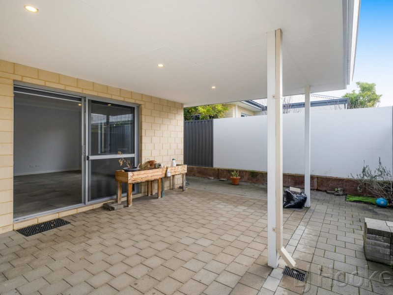 7 Topiary Avenue, Piara Waters WA 6112