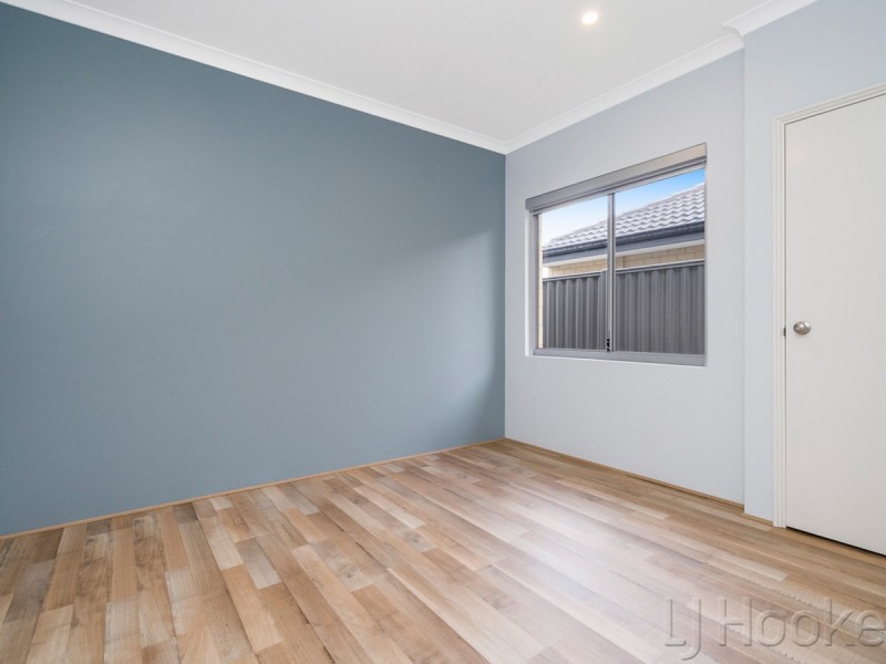 7 Topiary Avenue, Piara Waters WA 6112